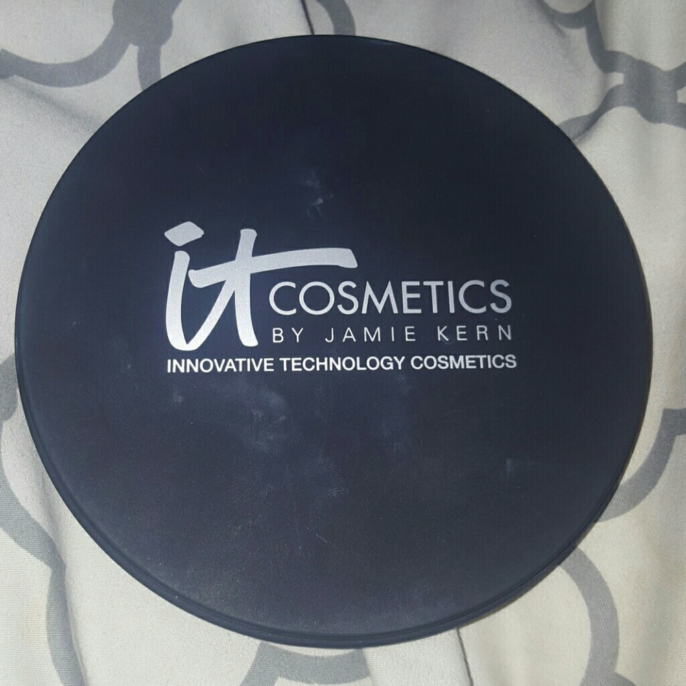 It cosmetics live, love,laugh vitality face disc